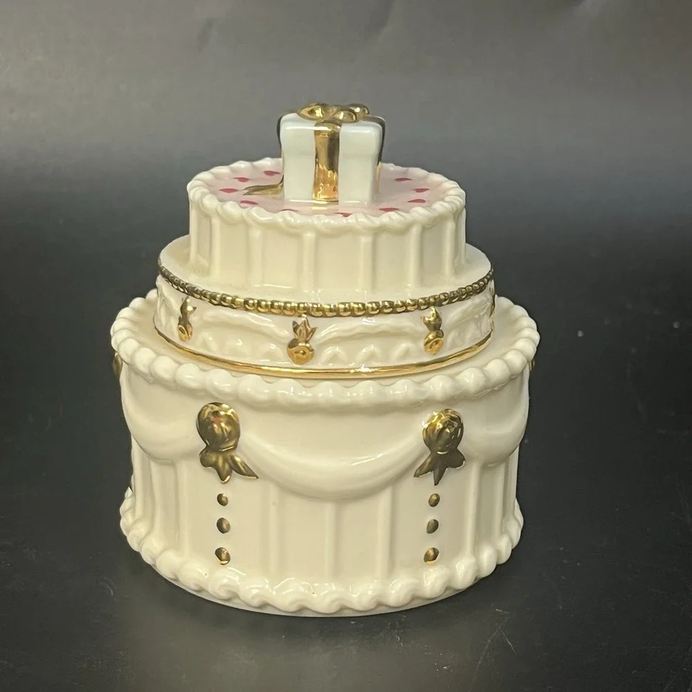 Lenox China Treasures Birthday Cake Trinket Box Gold Trim Ivory Porcelain Lid